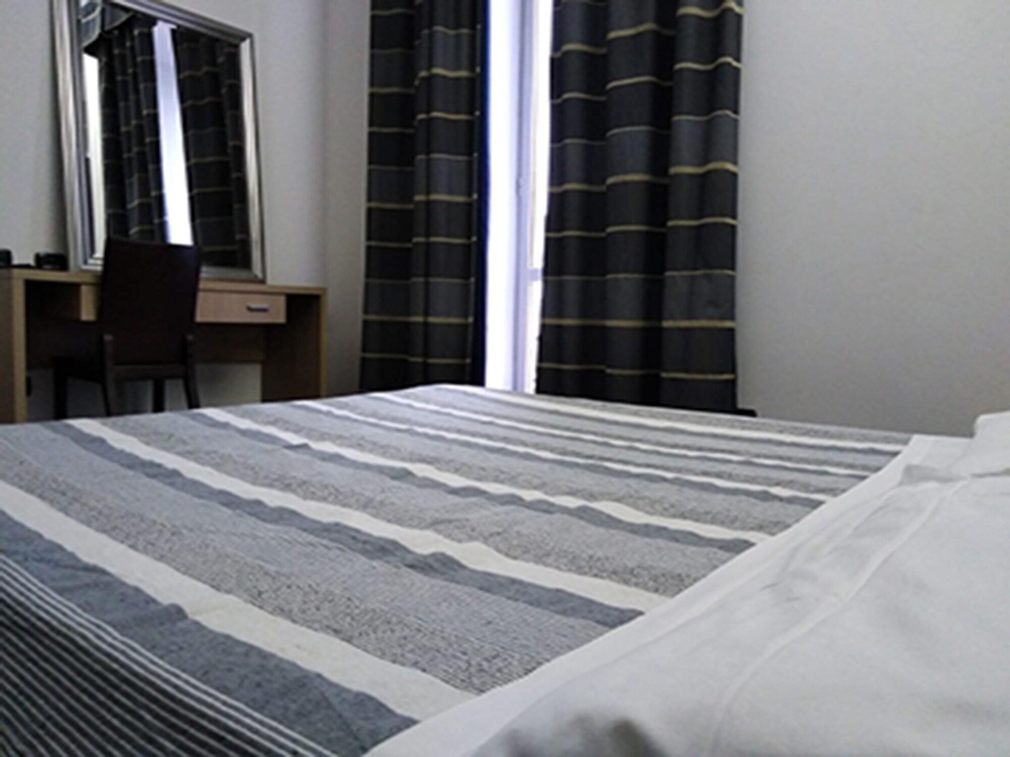 M&J Place Hostel Рим Экстерьер фото