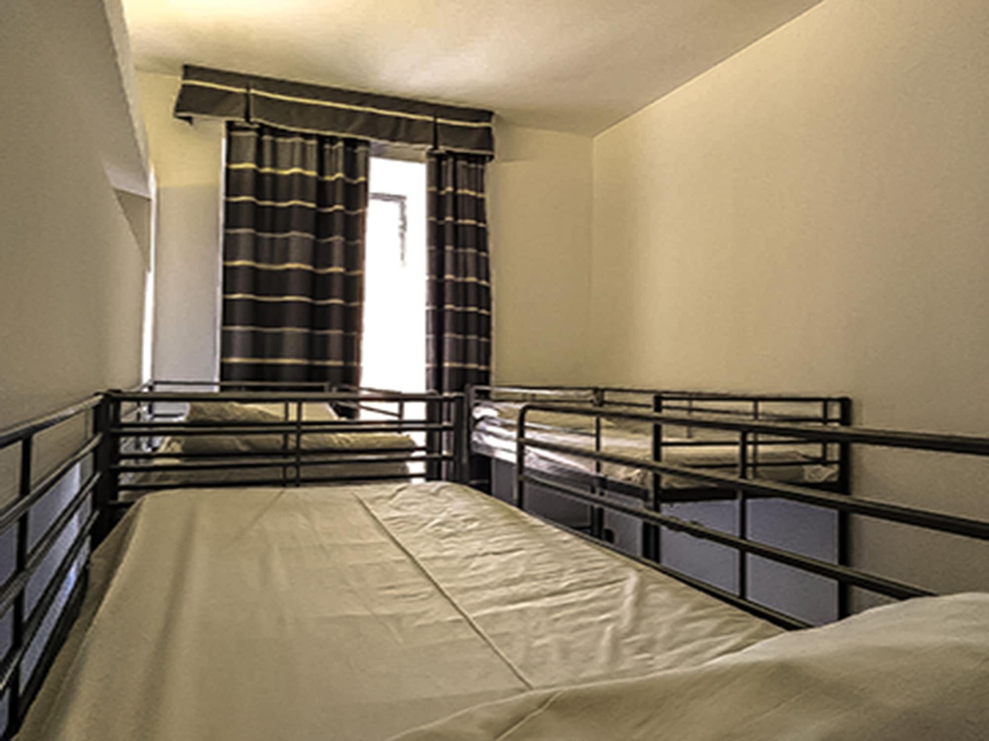 M&J Place Hostel Рим Экстерьер фото
