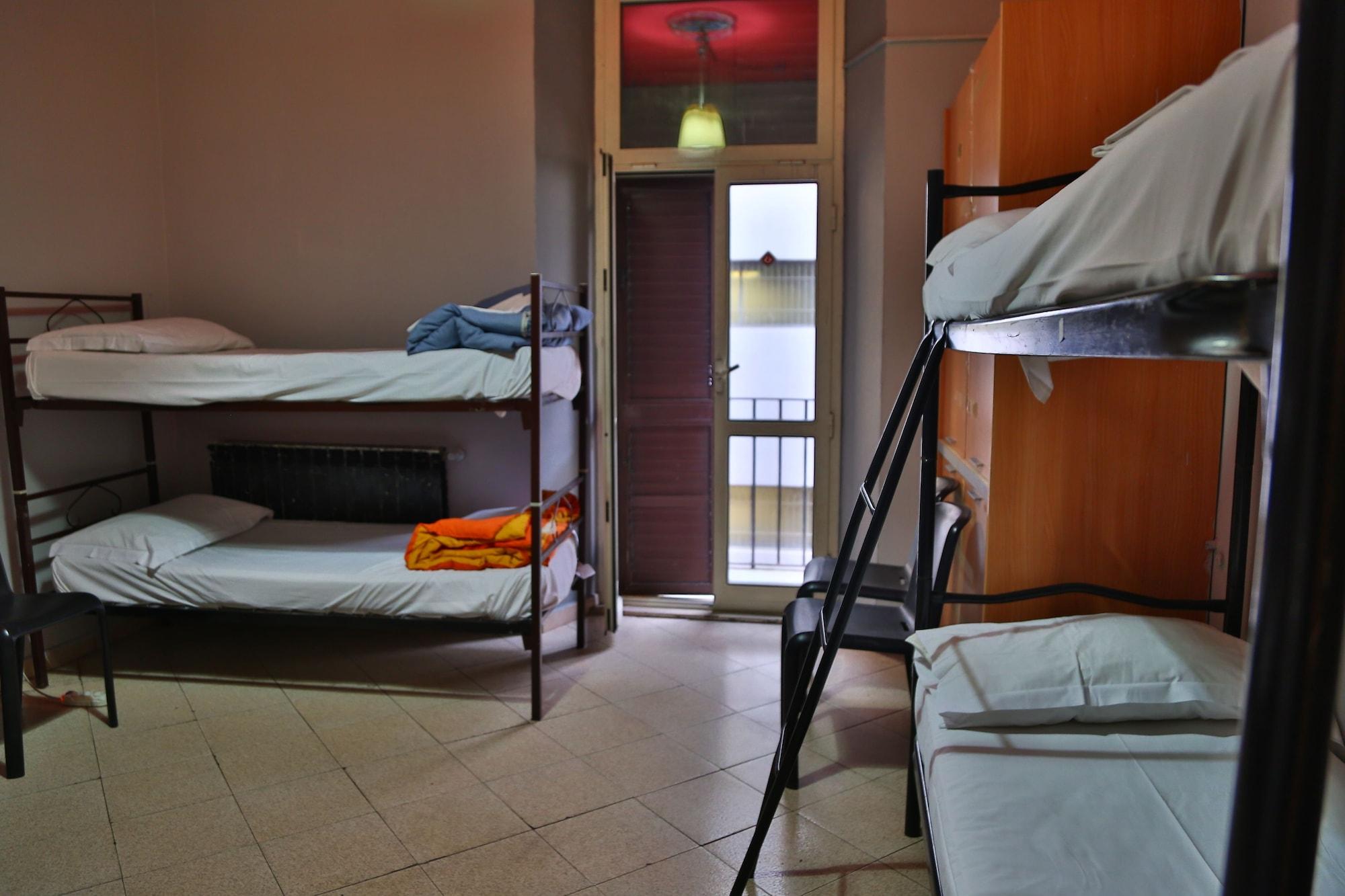 M&J Place Hostel Рим Экстерьер фото