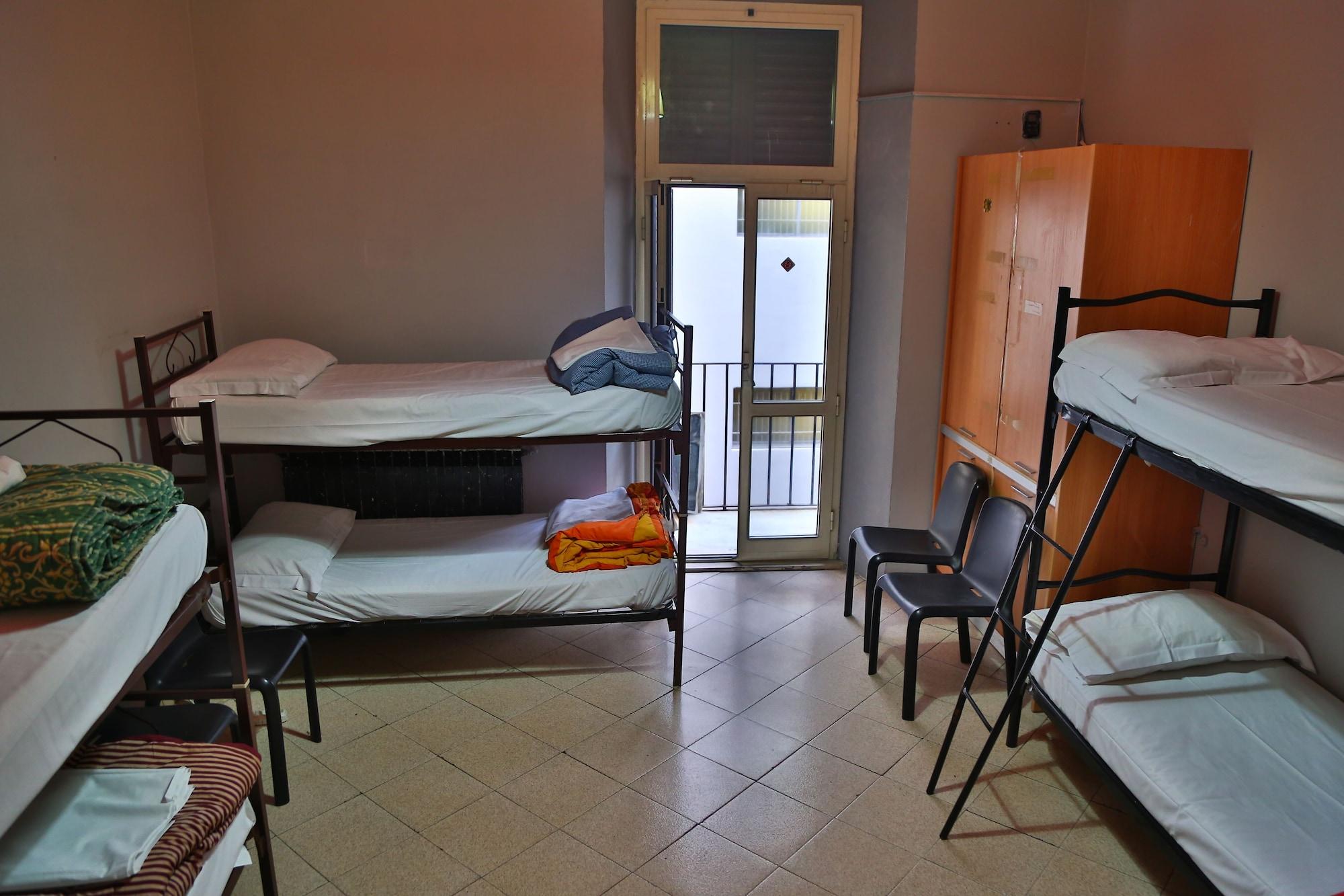 M&J Place Hostel Рим Экстерьер фото