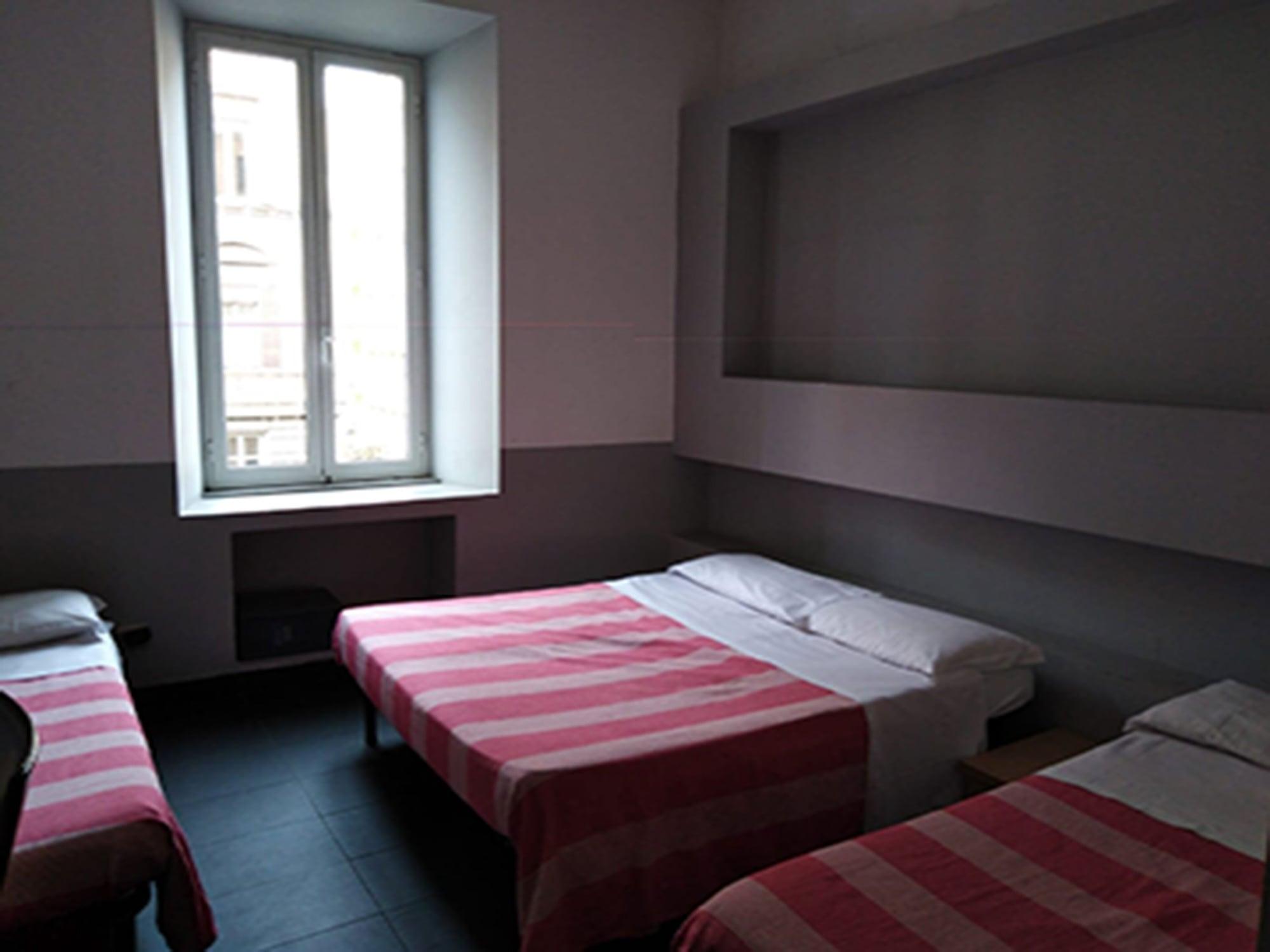 M&J Place Hostel Рим Экстерьер фото