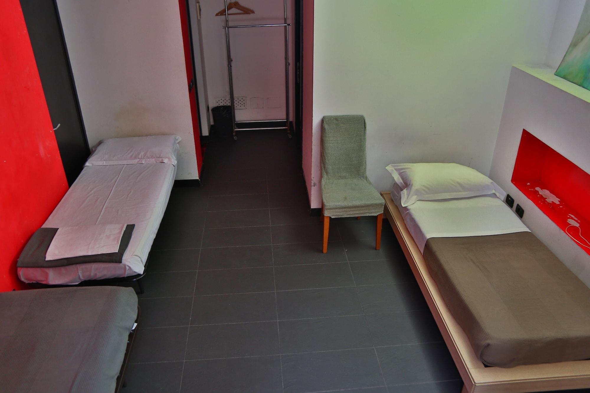 M&J Place Hostel Рим Экстерьер фото