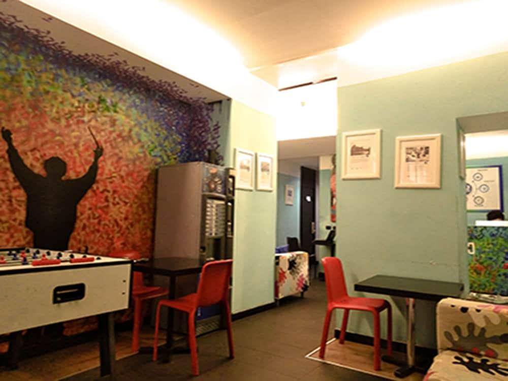 M&J Place Hostel Рим Экстерьер фото