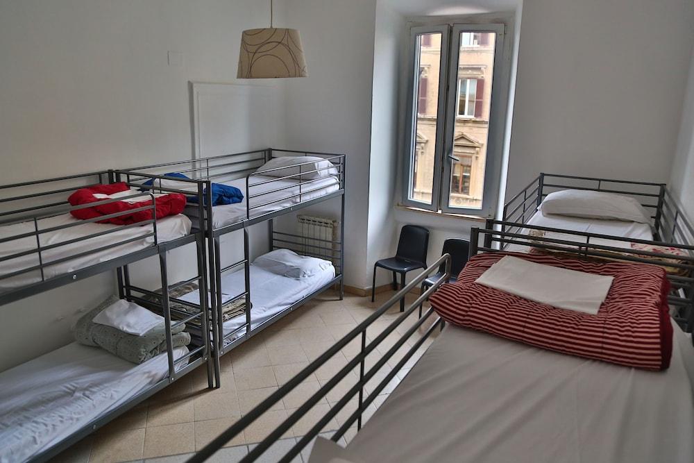 M&J Place Hostel Рим Экстерьер фото