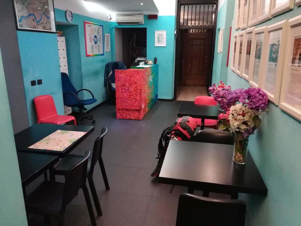M&J Place Hostel Рим Экстерьер фото