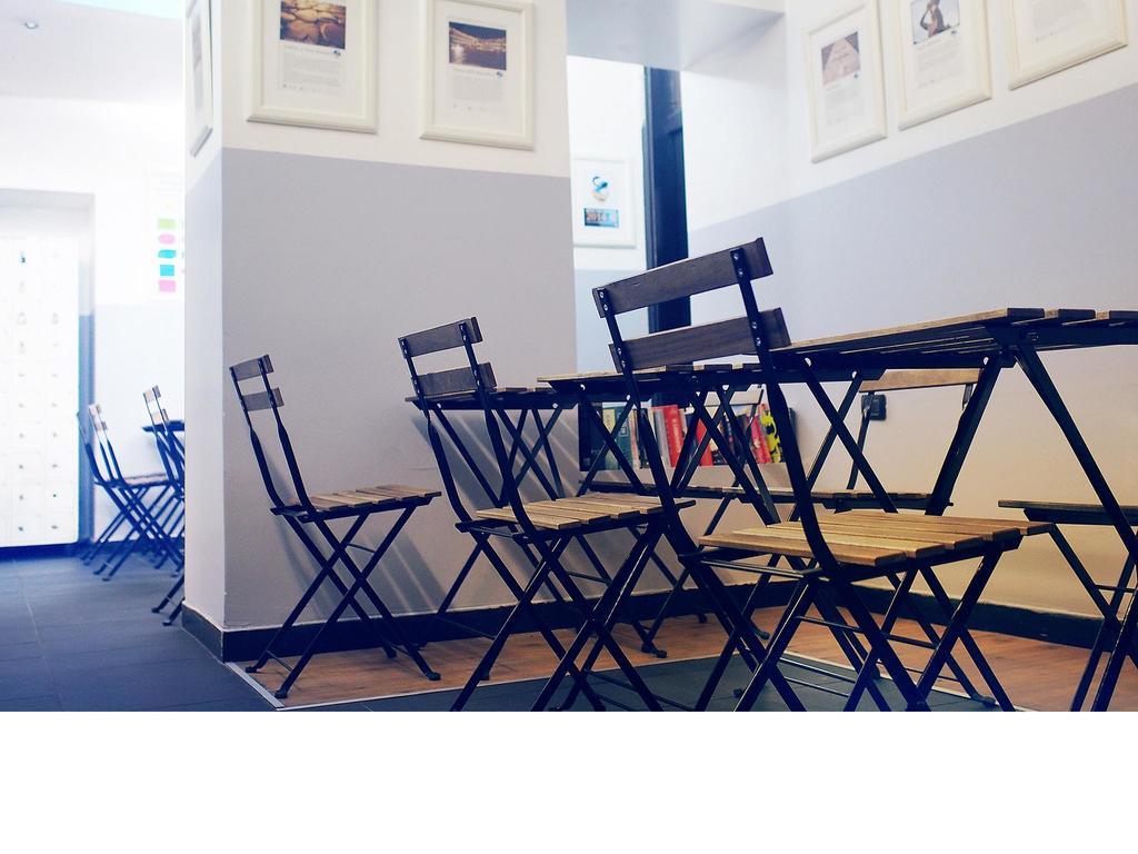 M&J Place Hostel Рим Экстерьер фото