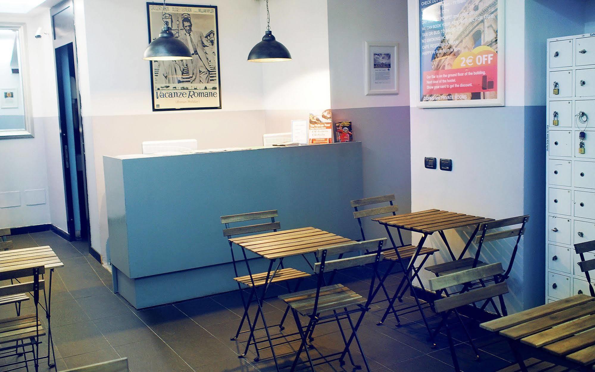 M&J Place Hostel Рим Экстерьер фото