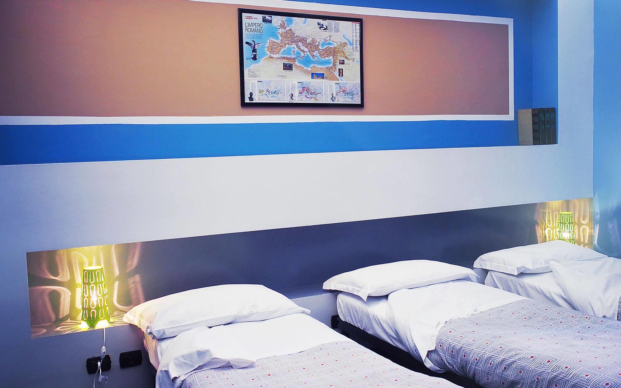 M&J Place Hostel Рим Экстерьер фото