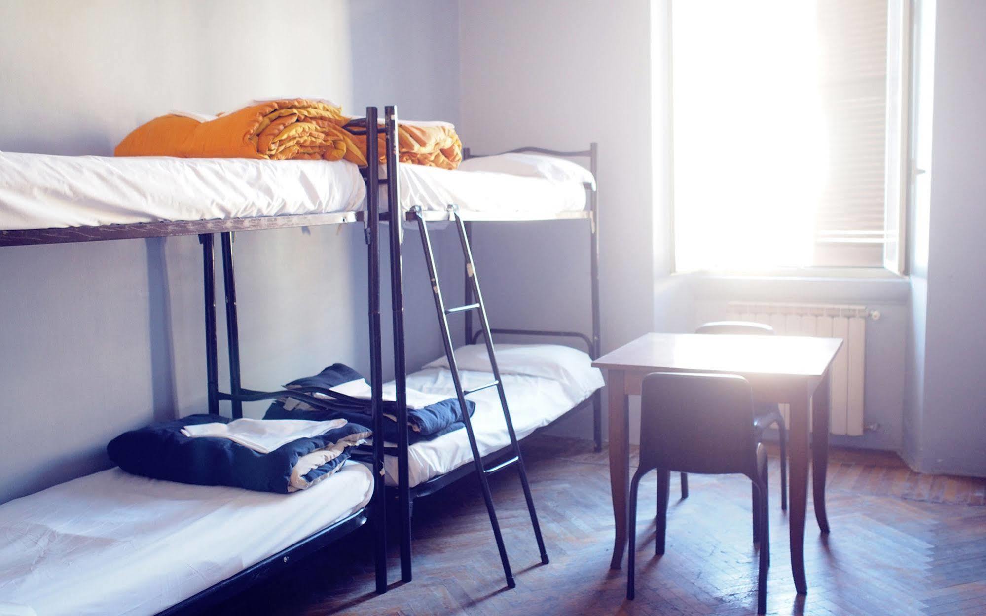 M&J Place Hostel Рим Экстерьер фото