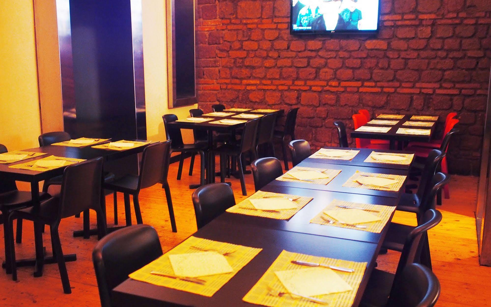 M&J Place Hostel Рим Экстерьер фото